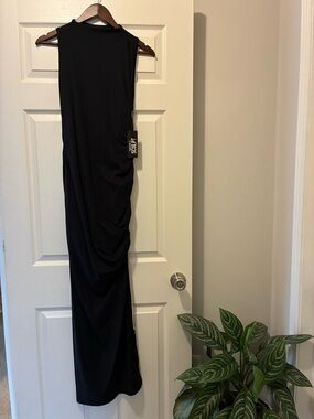 Forever 21 Black Sleeveless Maxi Dress with V-Neck